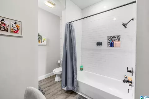 Bath - 400 Cobb Dr, Jemison, AL 35085 photo 4 of 5