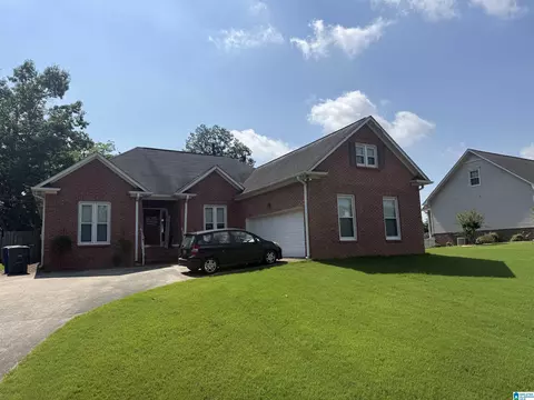 621 Oak Dr, Trussville, AL 35173