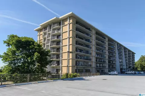1300 Beacon Pkwy E #712, Homewood, AL 35209