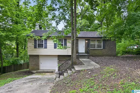 1613 Barrington Ln NE, Center Point, AL 35215
