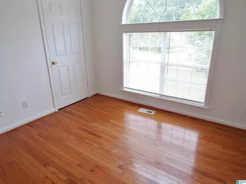 Bedroom - 1729 Patch Pl, Anniston, AL 36201 photo 3 of 9