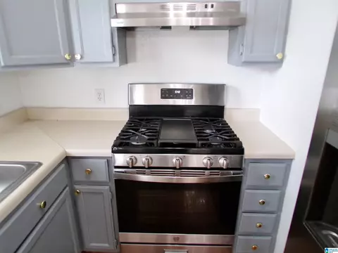 Kitchen - 1729 Patch Pl, Anniston, AL 36201 photo 4 of 8