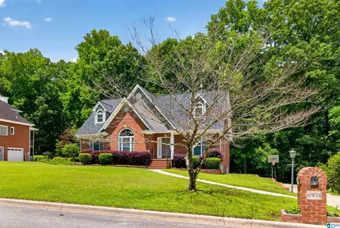 6904 Woodvale Ln, Trussville, AL 35173