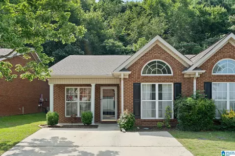 160 Hayesbury Ln, Pelham, AL 35124