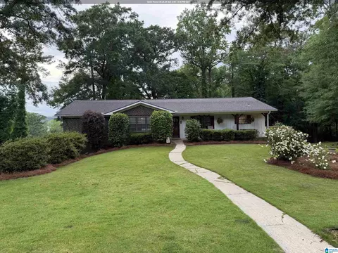110 Woodland Cir, Trussville, AL 35173