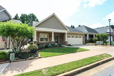 20 Cobblestone Dr, Anniston, AL 36207