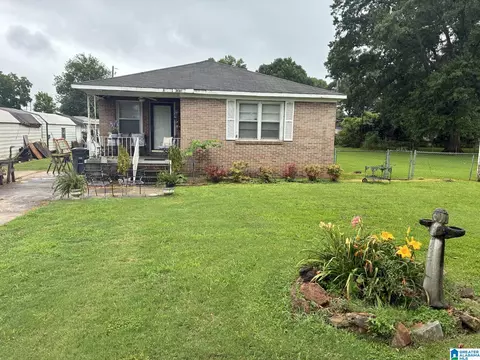 102 Lakeland Ave, Hueytown, AL 35023