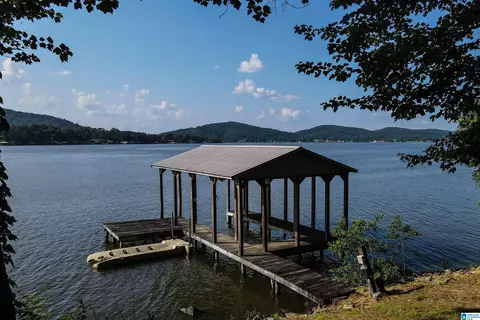 318 Boulder Point Ln, Ohatchee, AL 36271