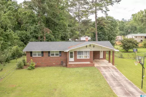 911 Bonnie Dr, Weaver, AL 36277