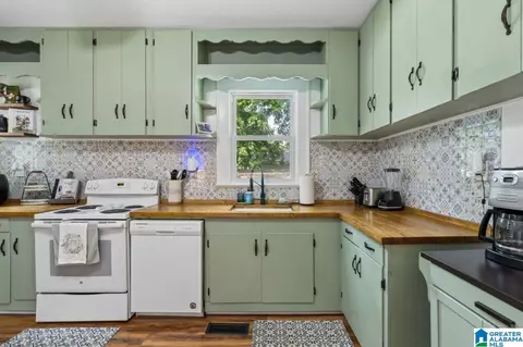 Kitchen - 404 2nd Ave S, Clanton, AL 35045 photo 2 of 2