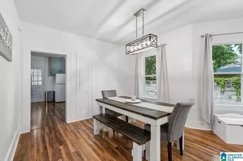 Dining - 404 2nd Ave S, Clanton, AL 35045 photo 3 of 5
