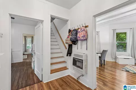 Entry Way - 404 2nd Ave S, Clanton, AL 35045 photo 3 of 3