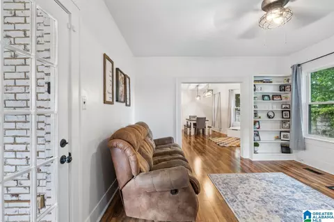 Entry Way - 404 2nd Ave S, Clanton, AL 35045 photo 1 of 3