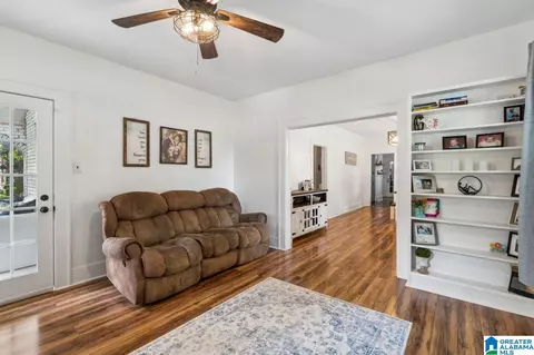 Entry Way - 404 2nd Ave S, Clanton, AL 35045 photo 2 of 3