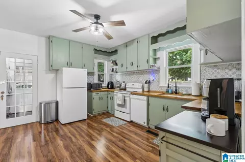 Kitchen - 404 2nd Ave S, Clanton, AL 35045 photo 1 of 2