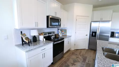 Kitchen - 720 Spruce Cir, Calera, AL 35040 photo 3 of 5
