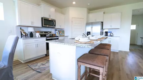 Kitchen - 720 Spruce Cir, Calera, AL 35040 photo 2 of 5