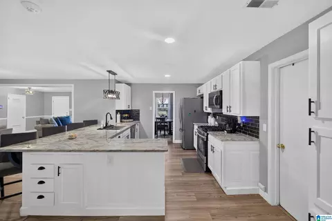 2122 Vicki Dr, Birmingham, AL 35235