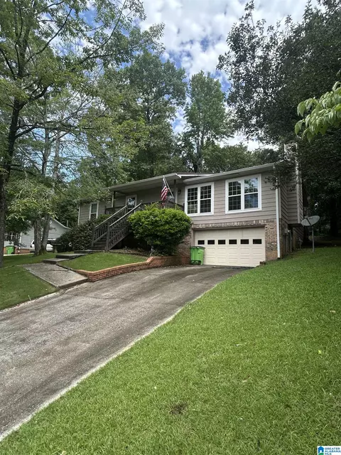 1043 Kings Forest Dr, Leeds, AL 35094