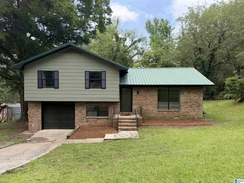 1018 Hillcrest Dr, Weaver, AL 36277