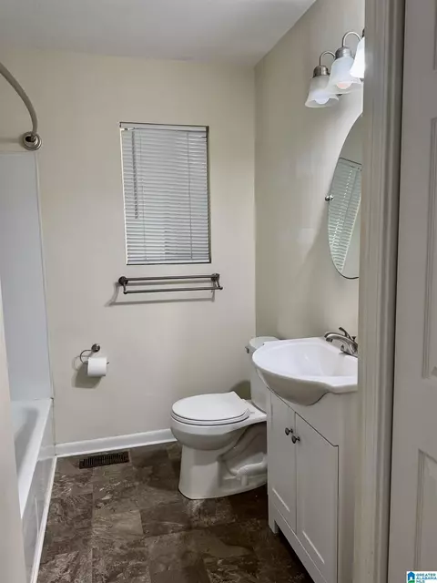 Bath - 206 6th St, Warrior, AL 35180 photo 1 of 2