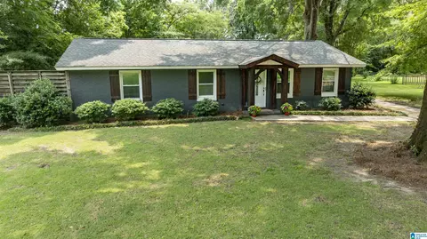 4032 Meadowview Cir, Vestavia, AL 35243