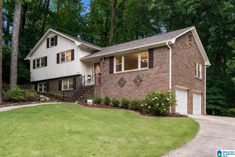1505 Blind Brook Ln, Vestavia Hills, AL 35216