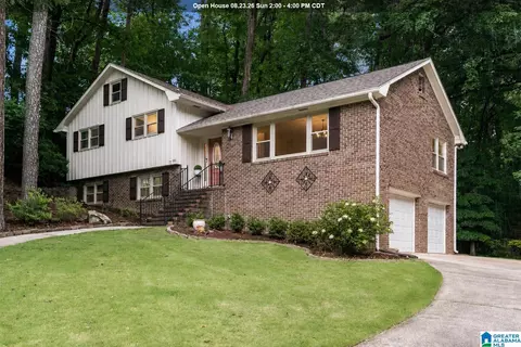1505 Blind Brook Ln, Vestavia Hills, AL 35216