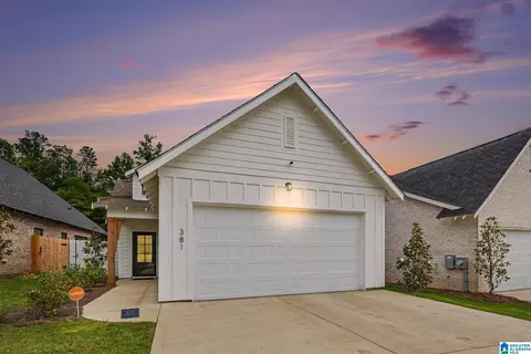 381 Shiloh Creek Dr, Calera, AL 35040