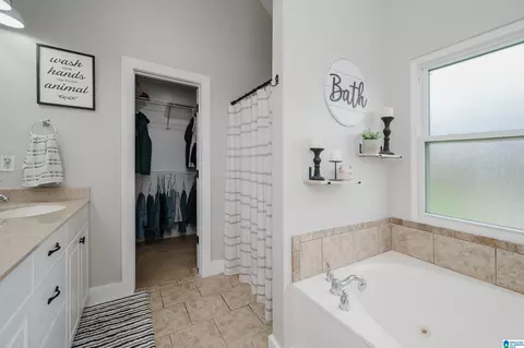 Bath - 312 Cromwell, Maylene, AL 35114 photo 2 of 3