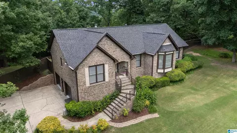 5785 Meadowview Dr, Trussville, AL 35173
