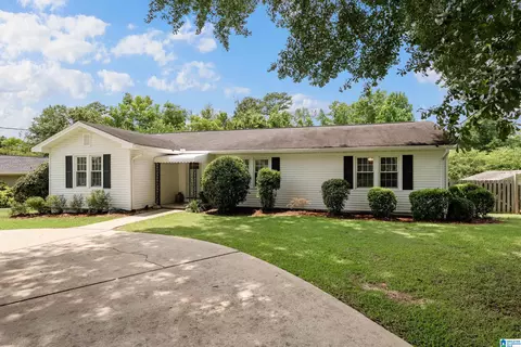 4028 N Cahaba Dr, Vestavia, AL 35243