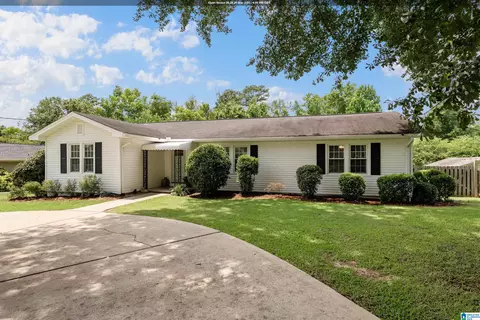 4028 N Cahaba Dr, Vestavia, AL 35243