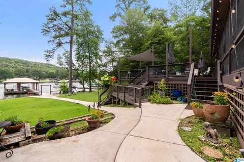 486 S Lakeshore Dr, Talladega, AL 35160