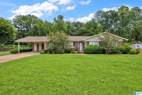 700 Gene Rose St, Sylacauga, AL 35151