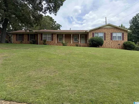 1305 Elizabeth Ct, Anniston, AL 36207