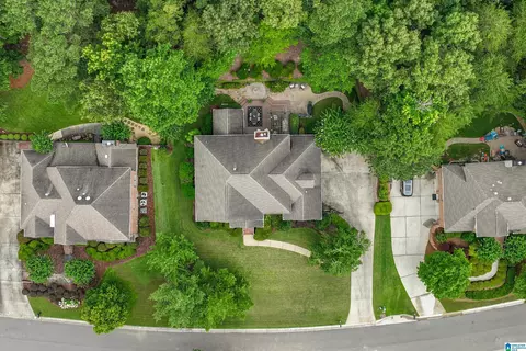 909 Vestlake Hollow Cir, Vestavia Hills, AL 35242