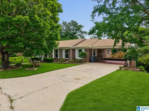 1213 Vine St, Anniston, AL 36207