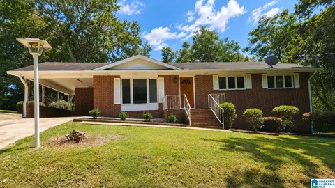 422 W 45th St, Anniston, AL 36206
