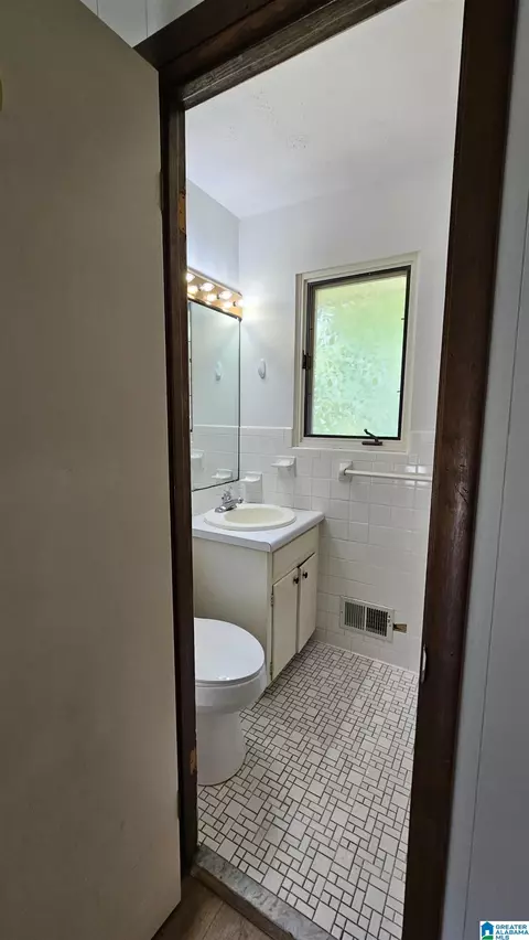 Bath - 422 W 45th St, Anniston, AL 36206 photo 2 of 3