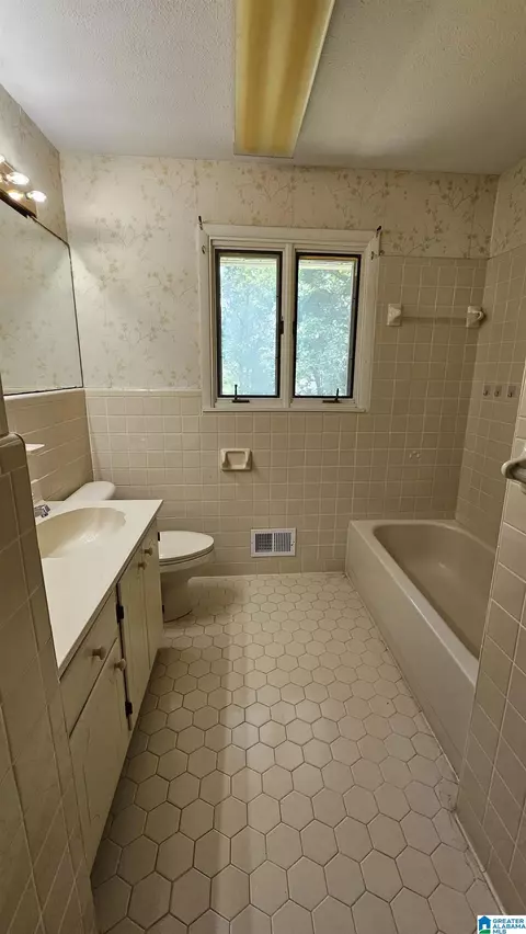 Bath - 422 W 45th St, Anniston, AL 36206 photo 1 of 3