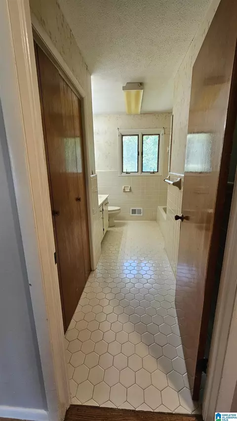 Entry Way - 422 W 45th St, Anniston, AL 36206 photo 2 of 2