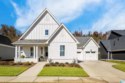 2208 Waterloo Ln, Hoover, AL 35244
