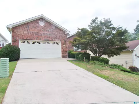 2606 Oak Village Dr, Anniston, AL 36207