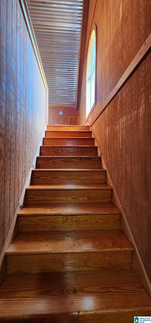 Entry Way - 3606 Hicks Rd, Oneonta, AL 35121 photo 4 of 4