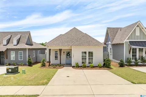 1091 Woodland Cir, Opelika, AL 36801