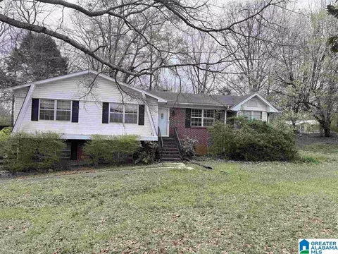 209 W Oak Dr W, Trussville, AL 35173