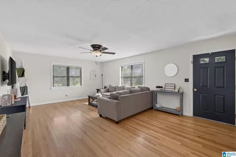 Living - 403 Littlejohn Rd, Clanton, AL 35045 photo 1 of 1