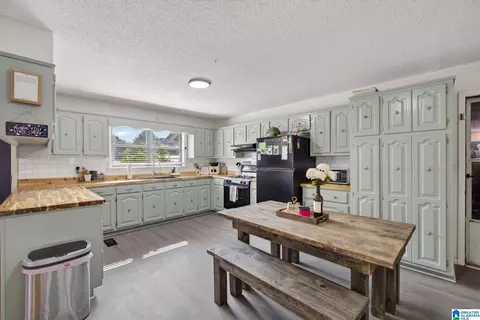 Kitchen - 403 Littlejohn Rd, Clanton, AL 35045 photo 1 of 3