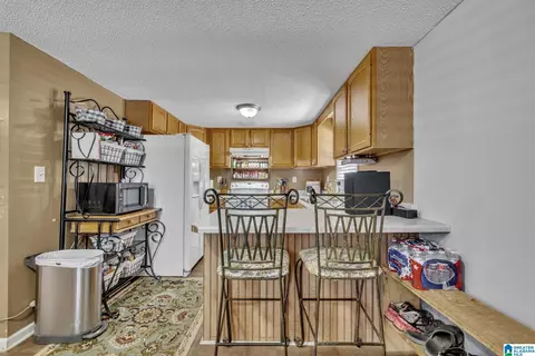 Kitchen - 325 Turtle Dove Rd, Warrior, AL 35180 photo 2 of 4